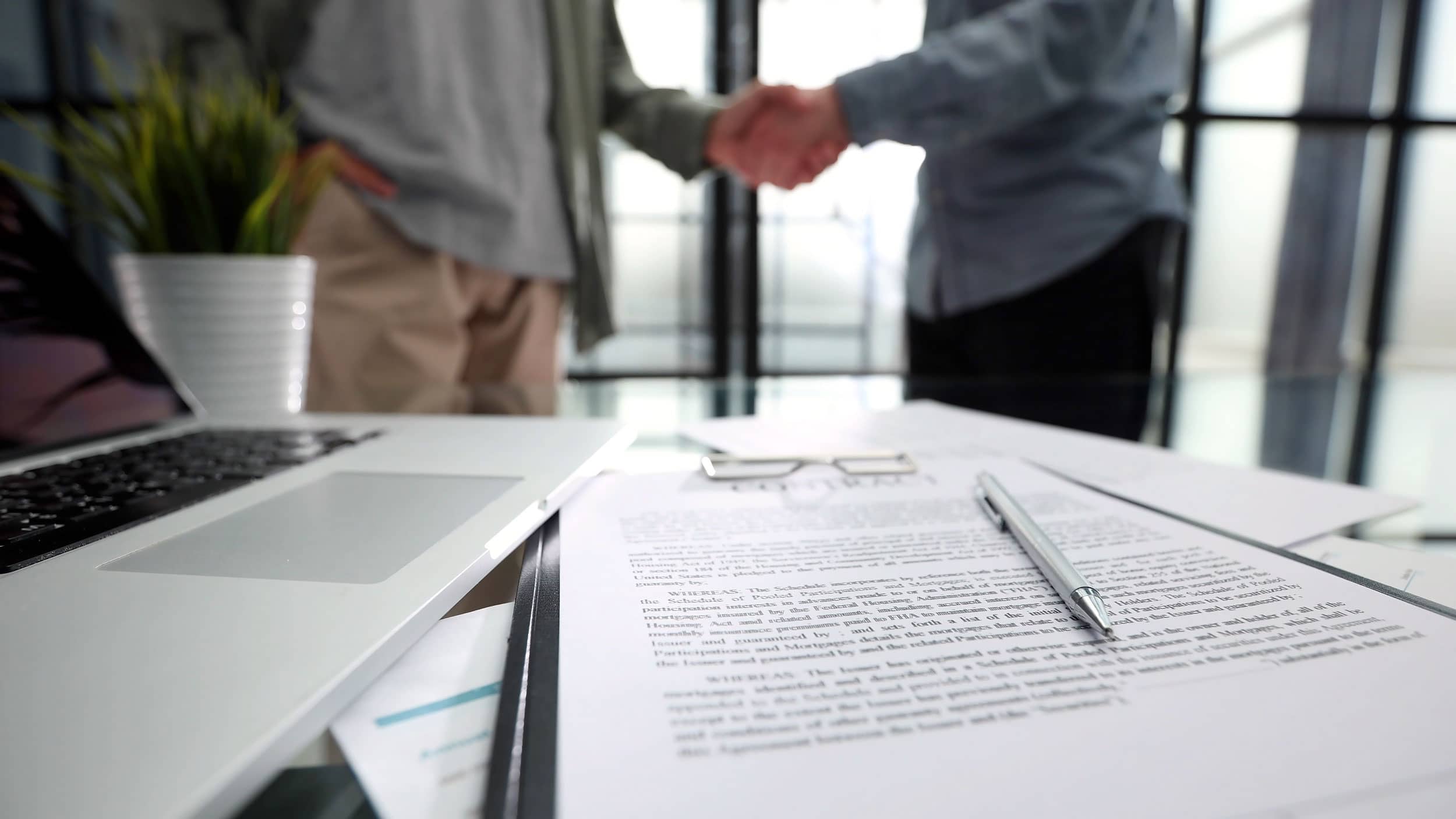 Sus Abogados Expertos en Derecho Laboral y Seguridad Social en Barcelona. Ofrecemos asesoramiento legal tanto a trabajadores como a empresas en materia laboral, garantizando el cumplimiento de la normativa y la defensa de los derechos laborales.