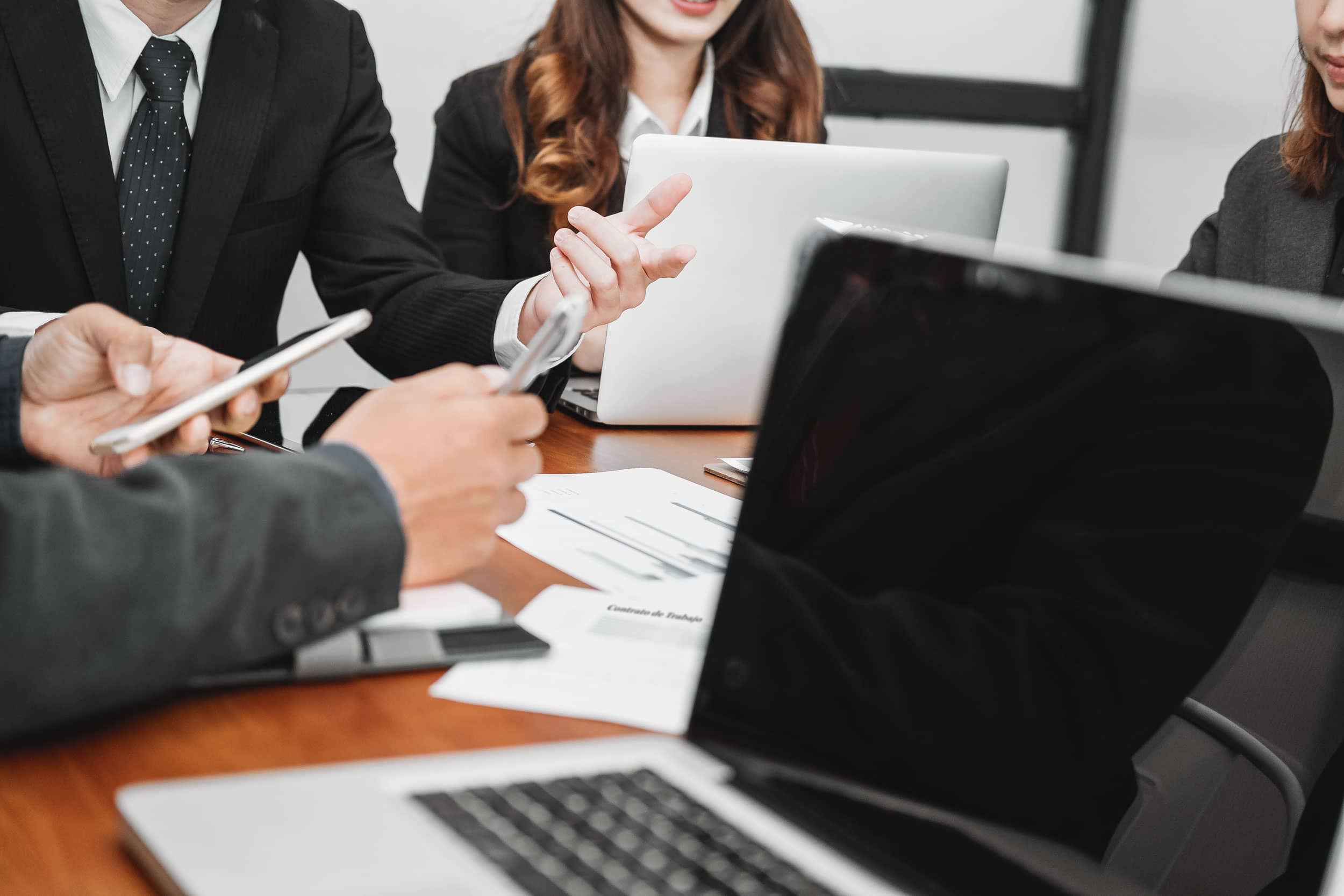 Porqué trabajar con nuestro despacho de abogados? Somos abogados en Barcelona con experiencia, cercanía y resultados. Nuestra especialización en Derecho Civil, Penal, Administrativo, Laboral y Seguridad Social nos permite abordar cada caso con la máxima solvencia técnica, anticipándonos a los posibles escenarios y defendiendo los intereses de nuestros clientes con determinación y eficacia.